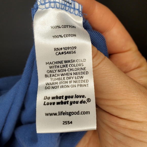 NWT Life Is Good Women's Blue V-Neck T-Shirt Top Size: Large  Short Sleeve - Picture 7 of 7